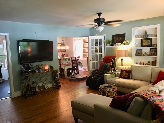 Building Photo - 410 Pineneedle Rd