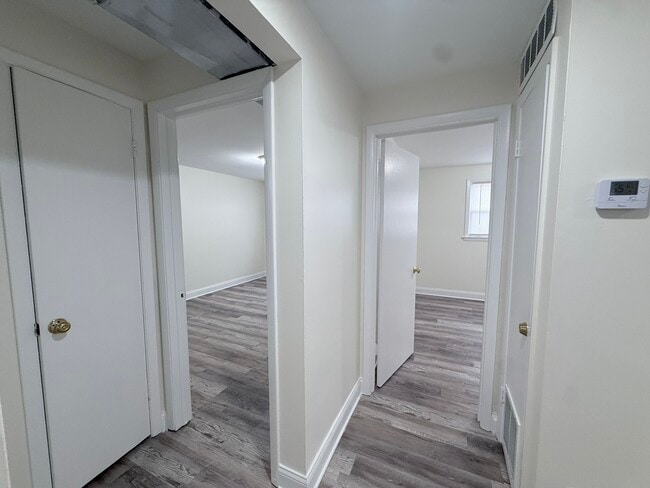 Building Photo - 11137 S Emerald Ave