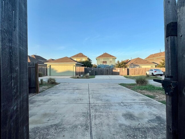 Building Photo - Off I-35 in San Marcos! $300 Move-In Credit!