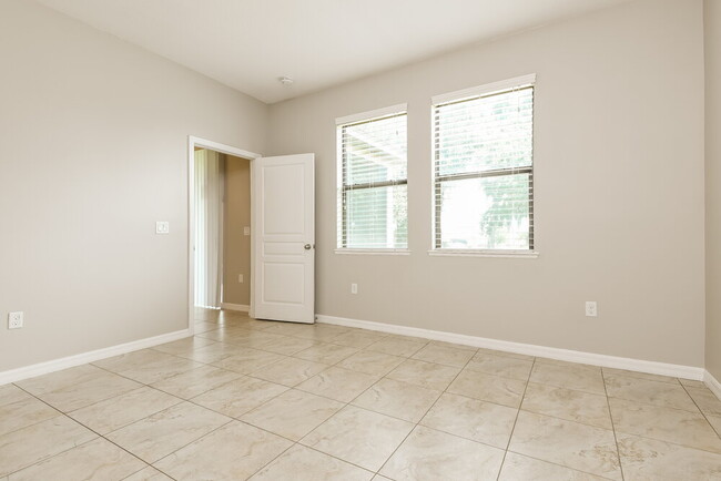 Building Photo - 2914 Vista Ct