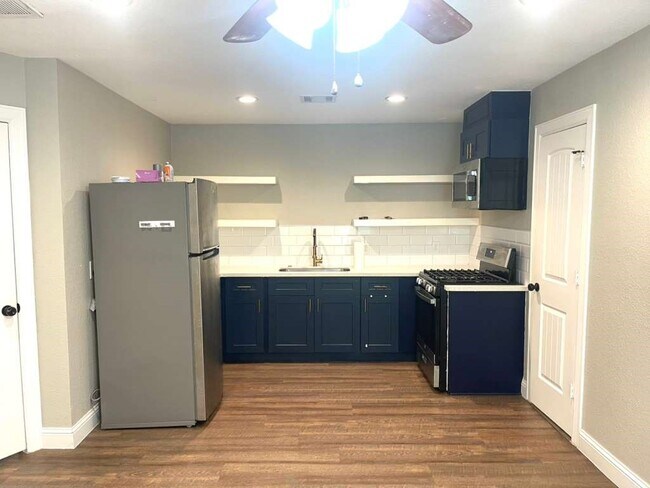 Building Photo - 3807 Edison St