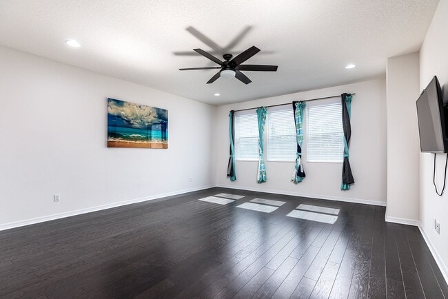 Building Photo - AMAZING 2 STORY HOME AVAILABLE AND BEAUTIFUL!