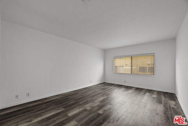 Building Photo - 1811 Manning Ave