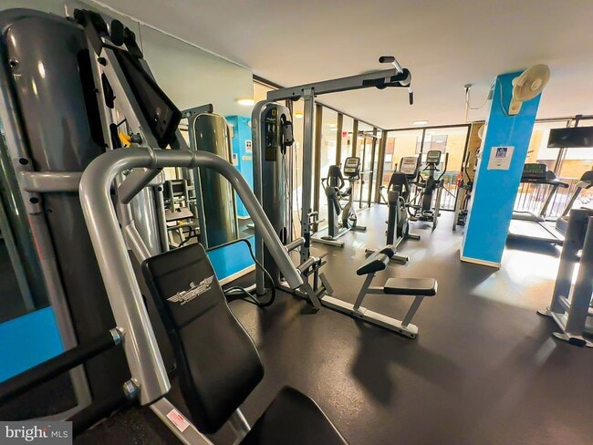 Building Photo - 6 Monroe St