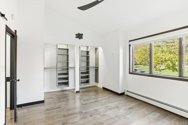 Building Photo - 6 Pheasant Walk