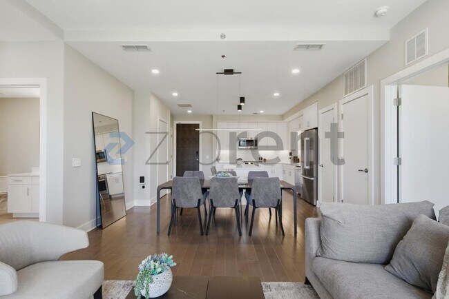 Building Photo - 214 Hunt St