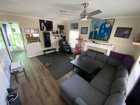 Building Photo - 802 S 1st St