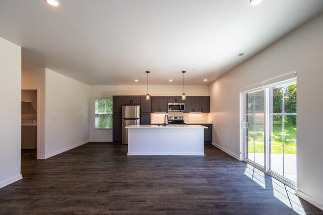 Building Photo - 1920 Edwards St