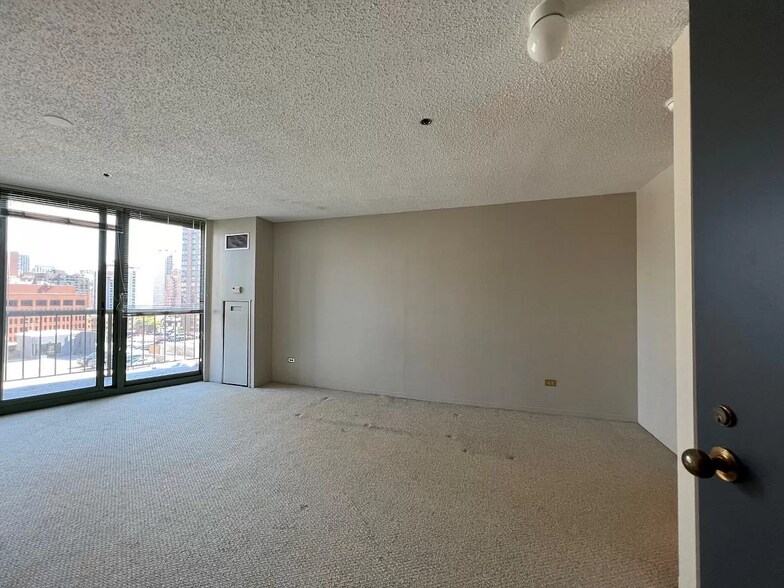 Building Photo - 111 W Maple St