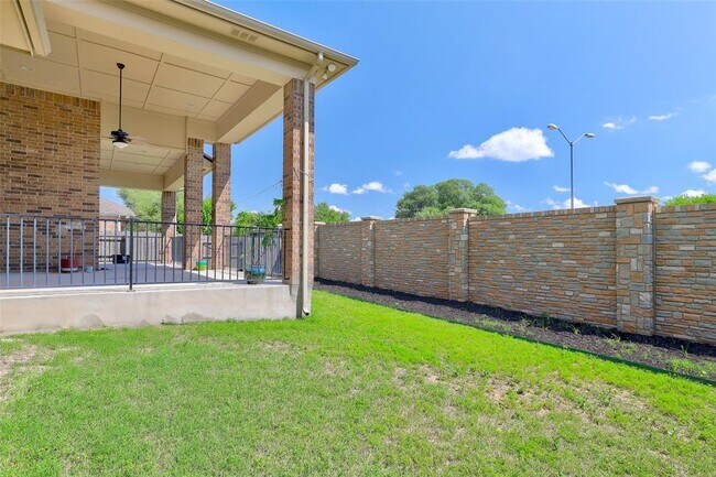Building Photo - 213 Southern Cross Dr