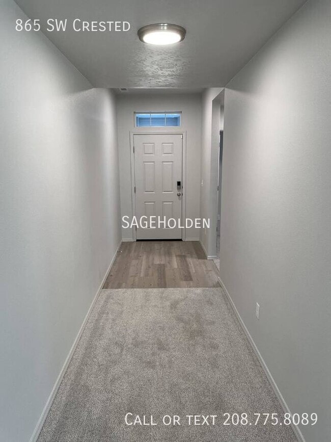 Building Photo - 865 SW Crested-