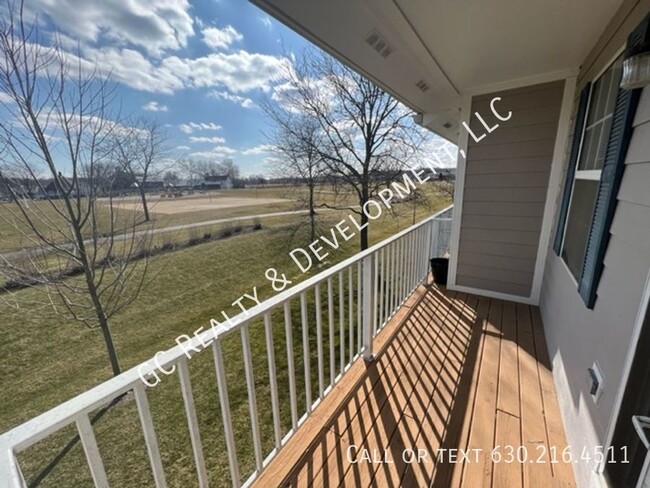 Building Photo - 671 W Streamwood Blvd