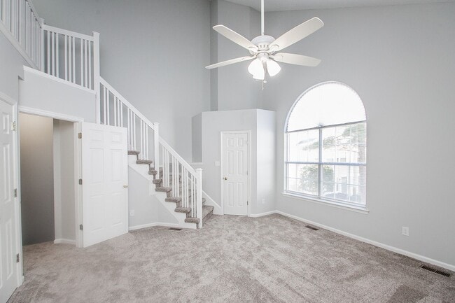 Building Photo - 2 Bedroom 2.5 Bathrooms in South Chesapeake