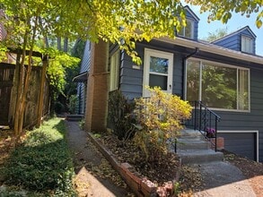 Building Photo - LOCATION! Immaculate 2 Bedroom Apartment S...