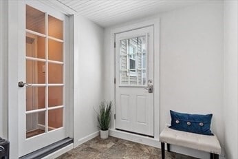 Building Photo - 27 Fuller Rd