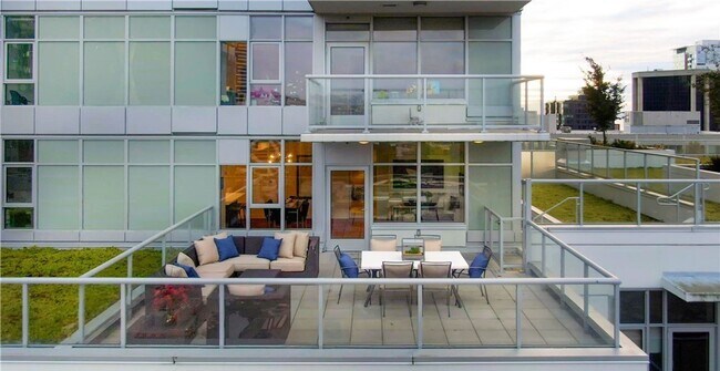 Building Photo - Insignia Condominiums ~ Belltown