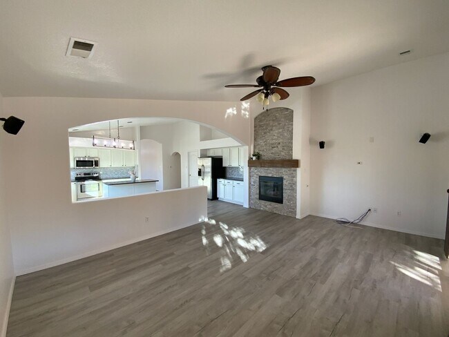 Building Photo - 4 Bedroom Single Story Home Available in C...