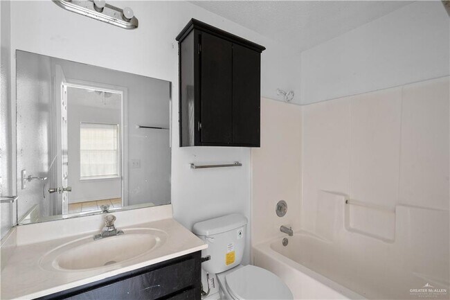 Building Photo - 14 West Dr