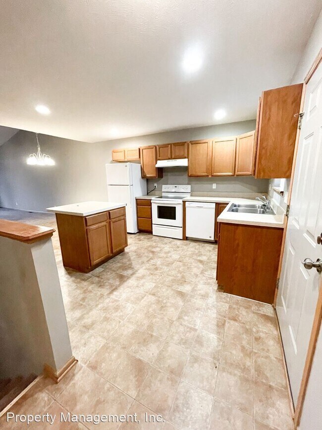 Building Photo - 3 br, 3 bath House - 2405 City View Court