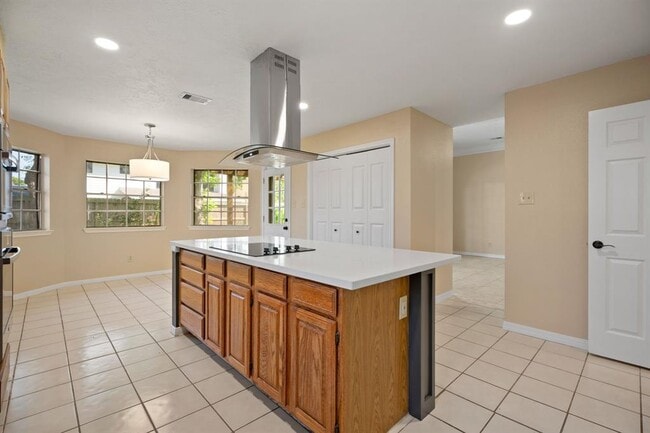 Building Photo - 710 Lochnell Dr