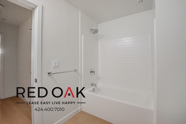 Building Photo - 856 S Gramercy Dr