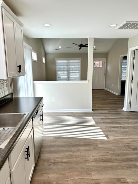 View from kitchen to family room - 2217 Kenwood Blvd SE