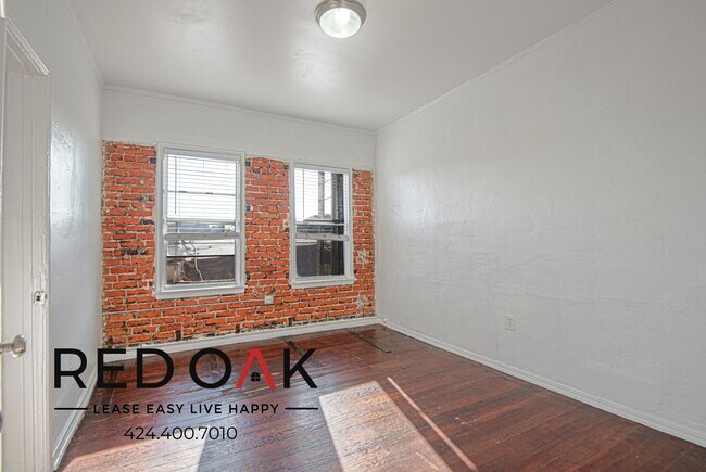 Building Photo - 849 S Oxford Ave