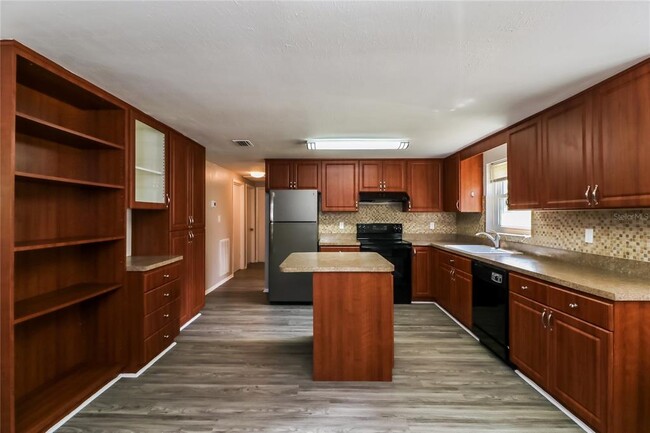 Building Photo - 8912 Hervel Cir