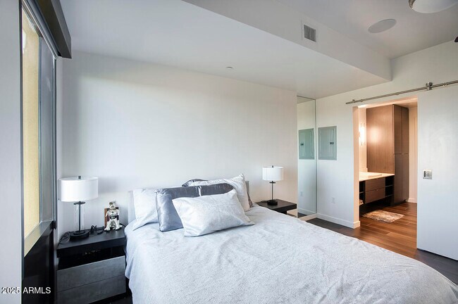 Building Photo - 200 W Portland St