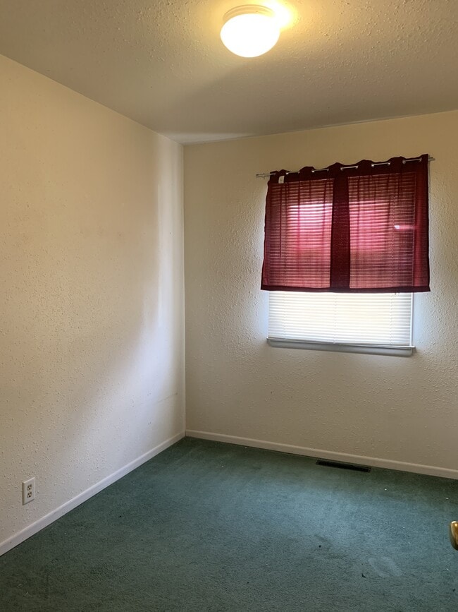 Building Photo - 807 E Reynolds St