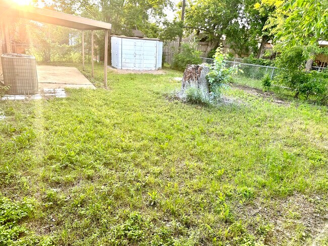 Building Photo - 521 Hanover Dr