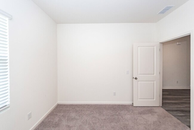 Building Photo - 713 Pisces Ln