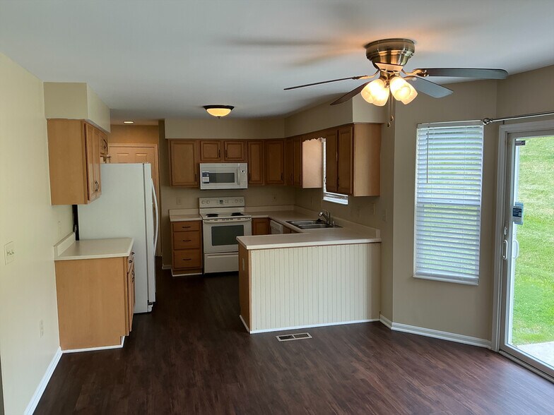 Building Photo - 6443 Lantern Way