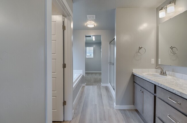 Building Photo - Newer home in Meridian  2100Sqft, Goldengrove Sub., Room for all of your Toys