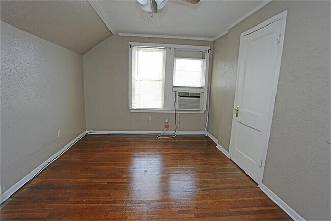 Building Photo - 5604 Chaucer Dr