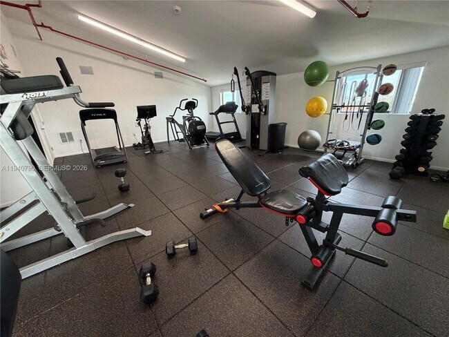 Building Photo - 1801 SW 32nd Ave