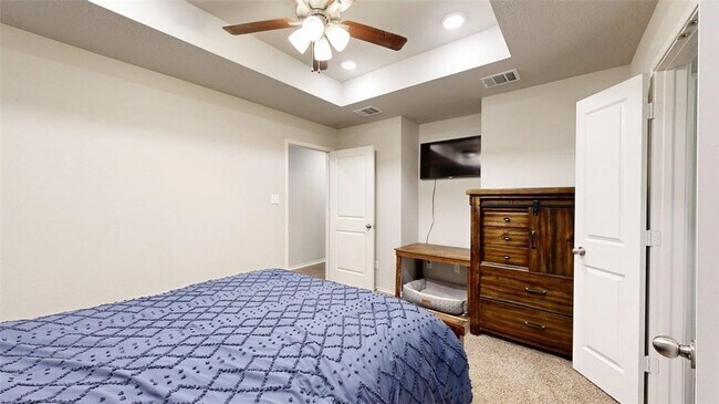 Building Photo - 803 Meadow Brook Dr
