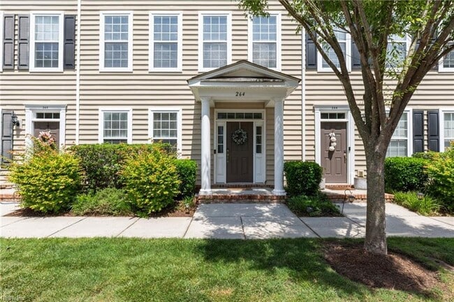 Building Photo - 3 Story Townhouse-style Condo Near Town Ce...