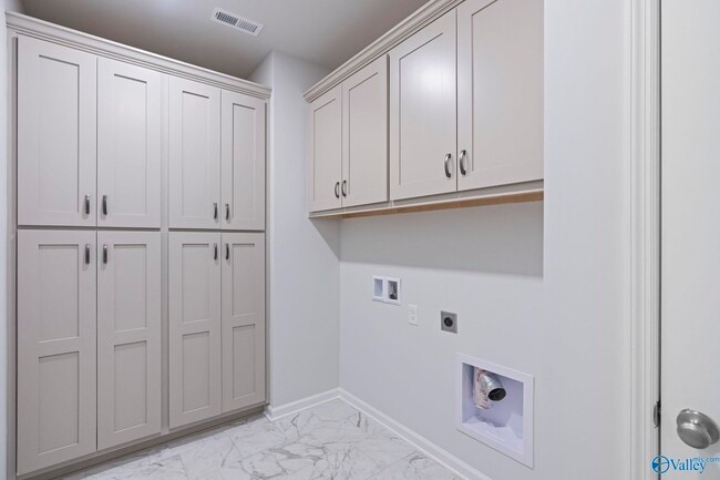 Building Photo - 279 Shubert Dr