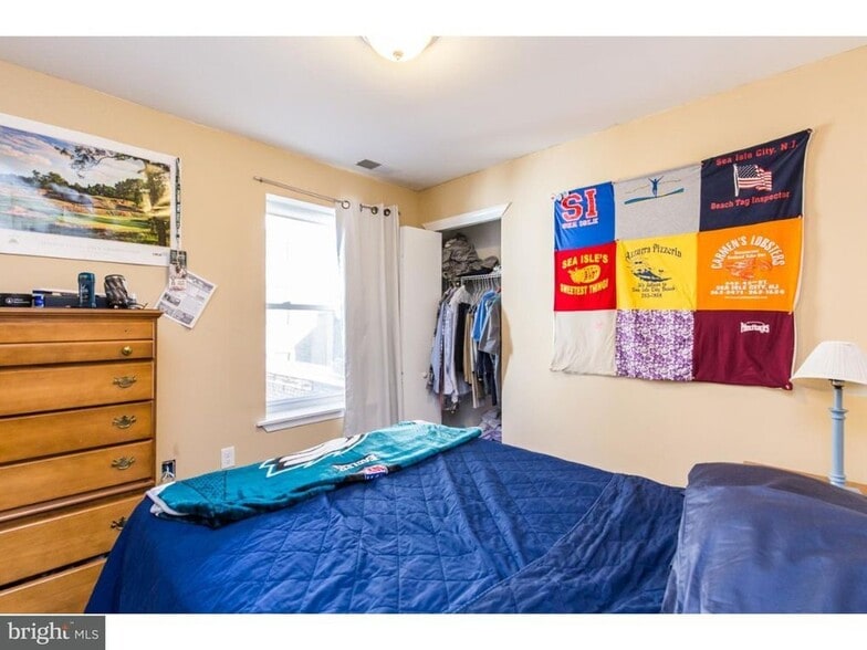 Building Photo - 735 Walnut St