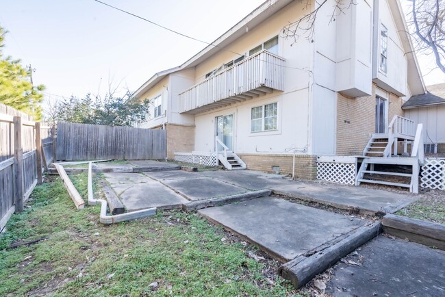 Building Photo - 3915/3917 E 60th Pl Duplex