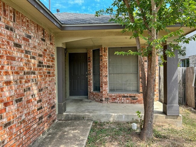 Building Photo - 305 N Heatherwilde Blvd