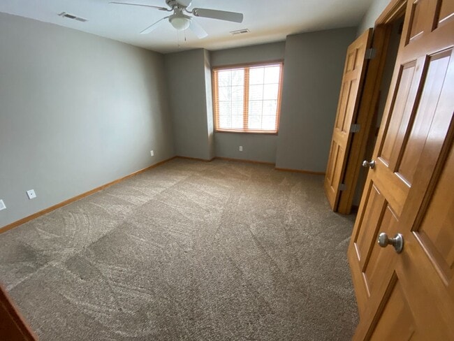 Building Photo - Wonderful Fox Chase home with fantastic spacious floor plan.