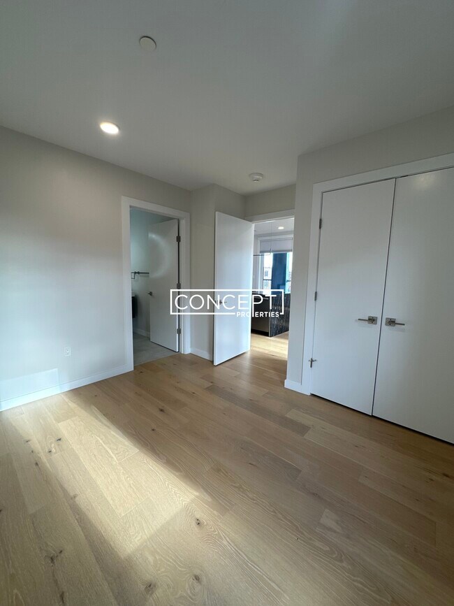 Building Photo - 194 Sumner St