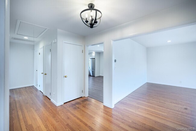 Building Photo - 107 Woodside Ave