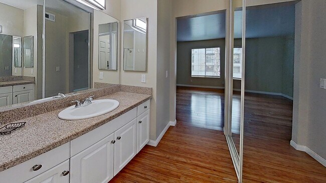 Building Photo - 1/Bed. Condo in Woodland Hills, Warner Center !!
