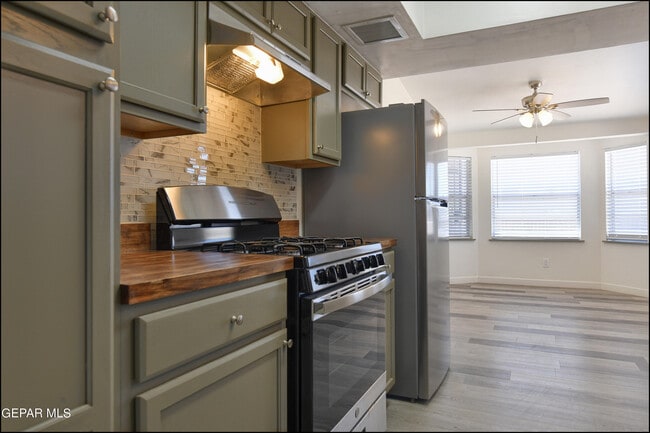 Building Photo - 7117 Alto Rey Ave