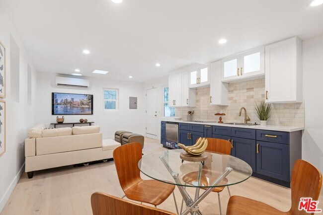 Building Photo - 157 Hart Ave