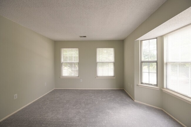 Building Photo - 361 Hadleigh Ln