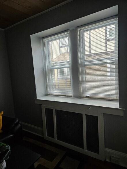 Building Photo - 6643 Blakemore St